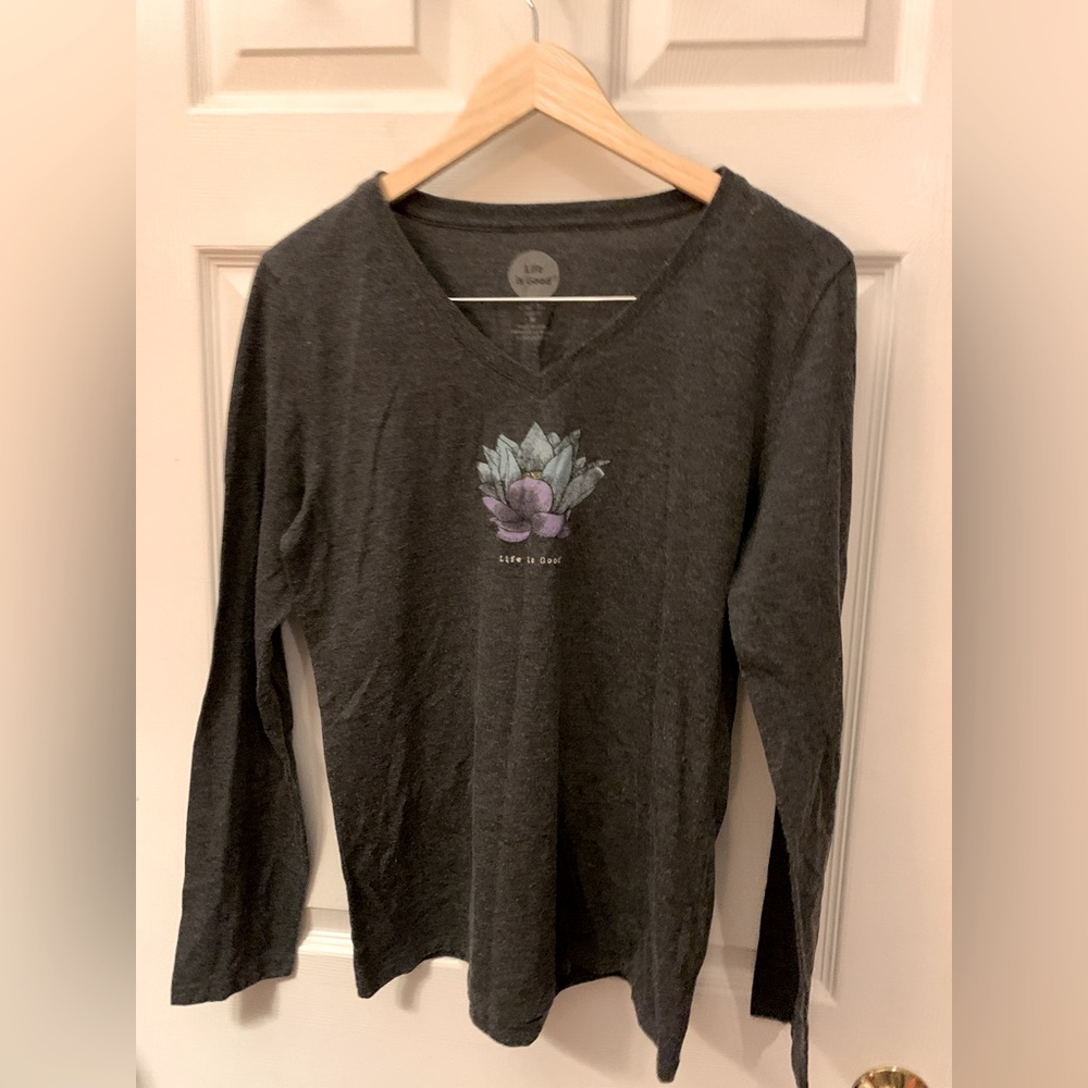 3 for $25❤️ Life is Good Long sleeve, V-neck tee with lotus flower design, sz m